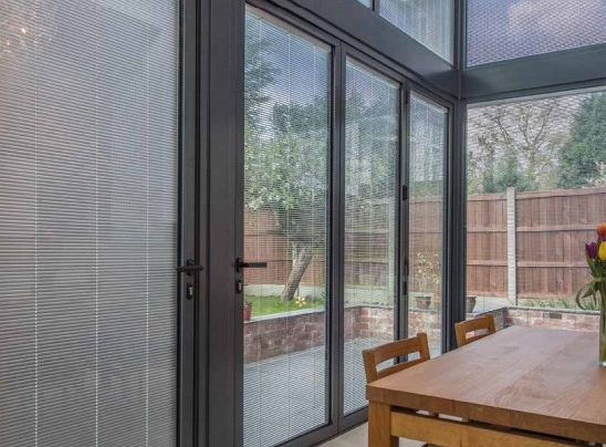 Kapıdaki iç panjurlar