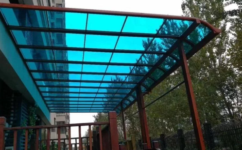 PC Polikarbonat Levhaların Kolayca Çatlamasına Ne Sebep Olur?