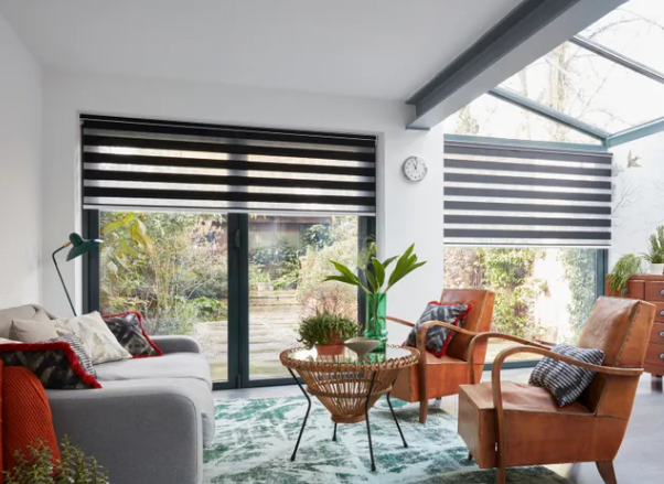 Zebra Perdelerin Avantajı: Isıyı Dışarıda Tutma ve Enerji Maliyetlerini Düşürme